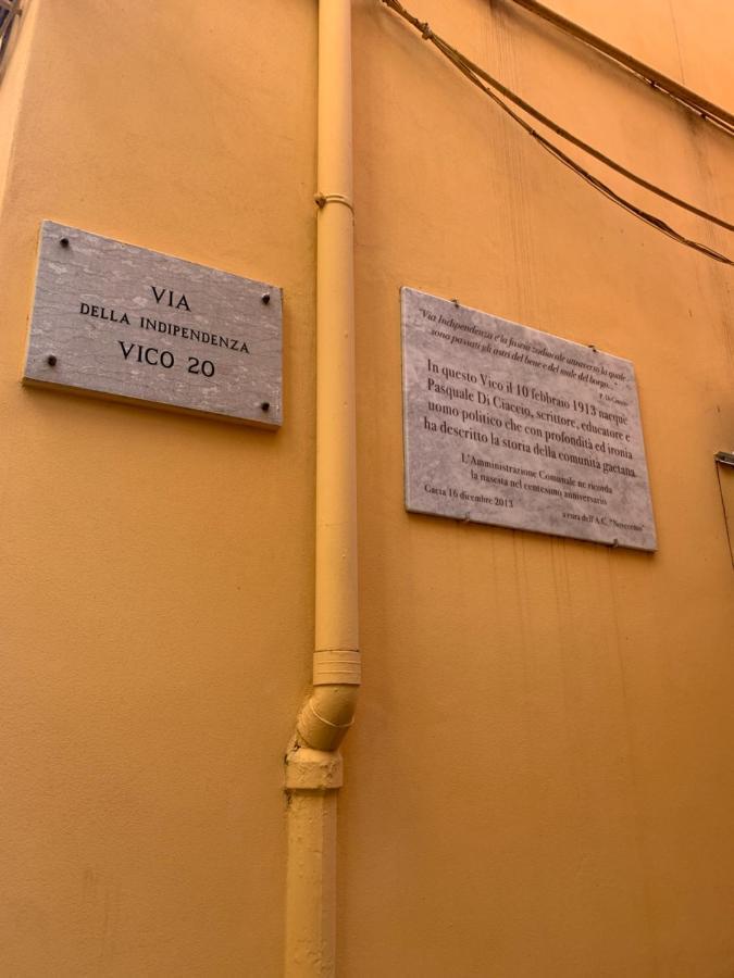 Casetta Blue House Gaeta Via Dell'Indipendenza Bagian luar foto