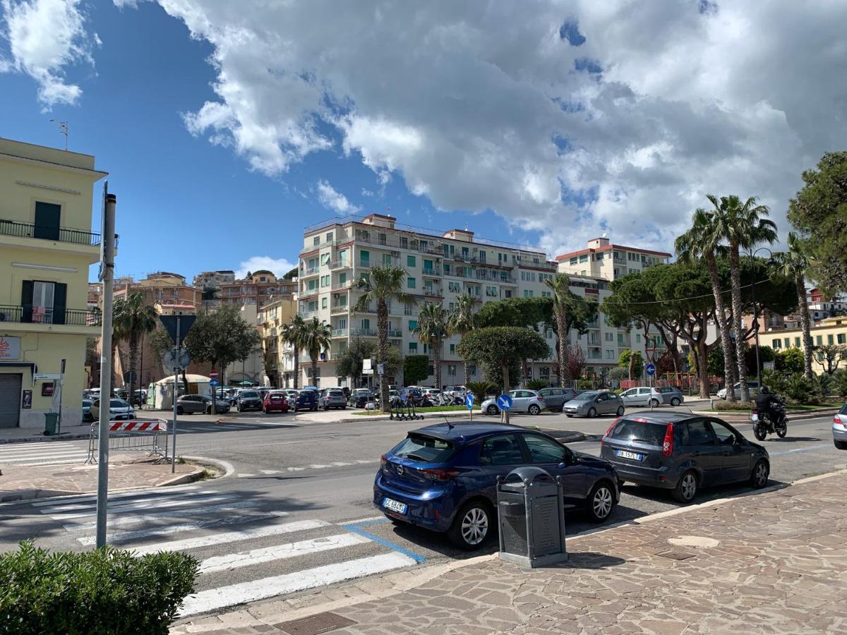Casetta Blue House Gaeta Via Dell'Indipendenza Bagian luar foto